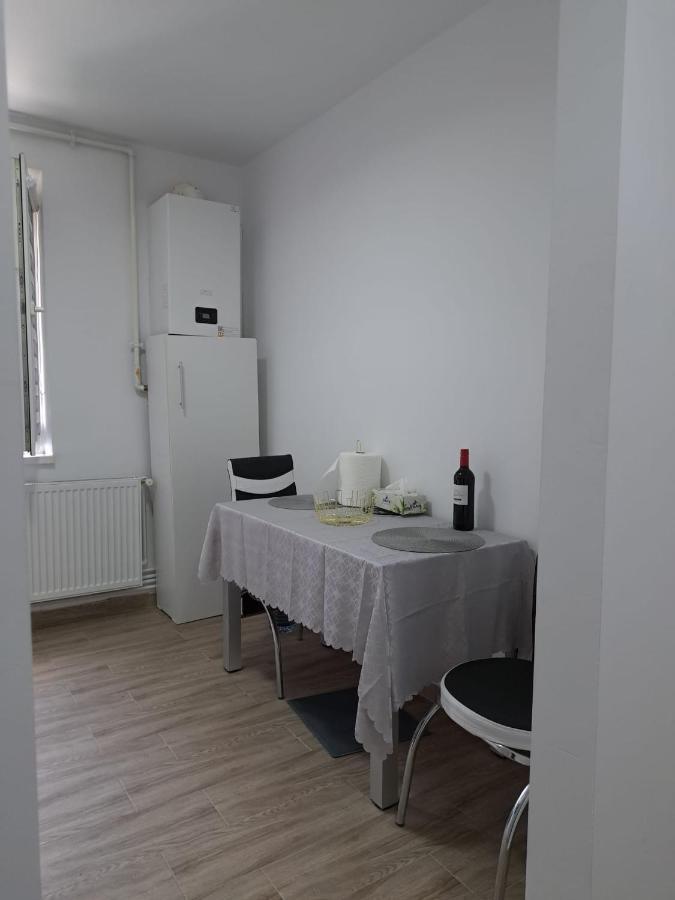 Apartment 2 *