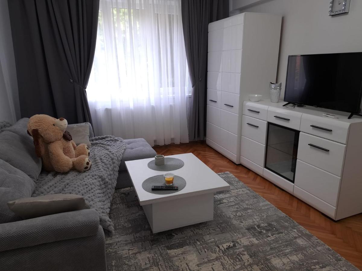 Apartment 2 *